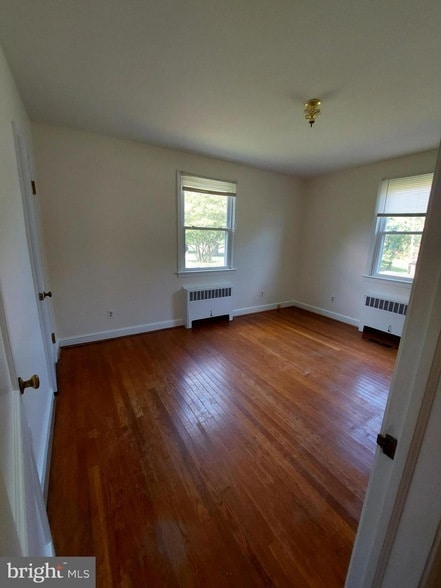 Building Photo - 3209 Leslie Ave