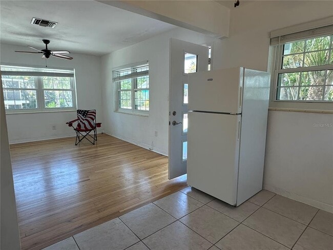 Building Photo - 1800 Pass a Grille Way