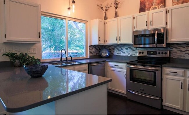 Building Photo - 2910 Rolling Wood Loop