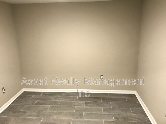 Building Photo - 602 Caswell Ave