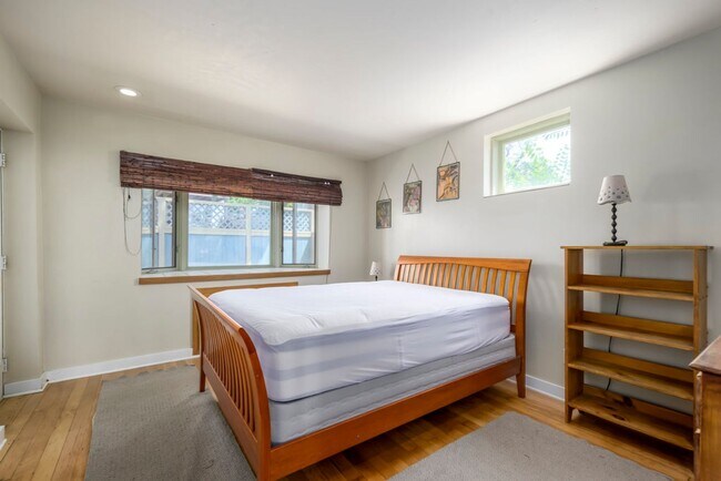 Building Photo - Gorgeous  Home In The Marmalade District O...