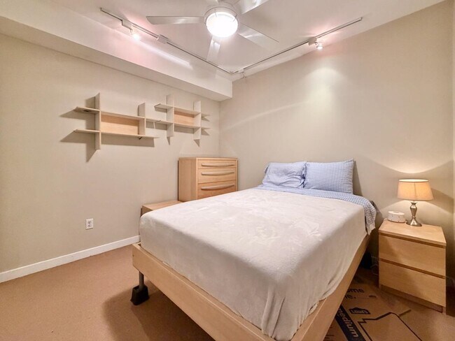 Building Photo - 83 Monroe St