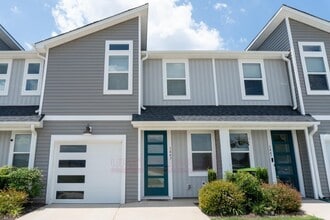 Building Photo - 1443 Darrowby Wy