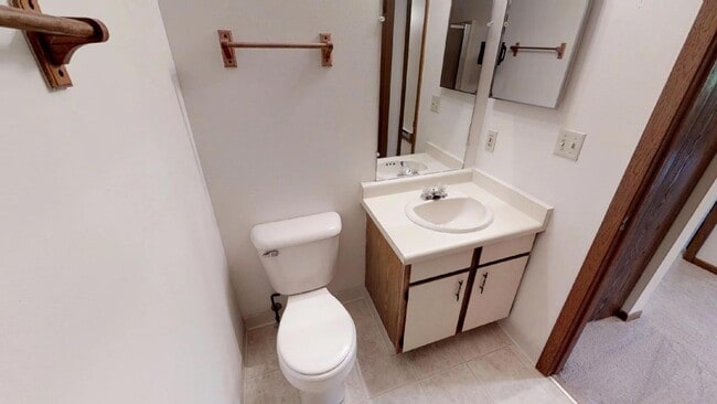 Building Photo - Upper 2 Bedroom 2 Bathroom Apartment  Available