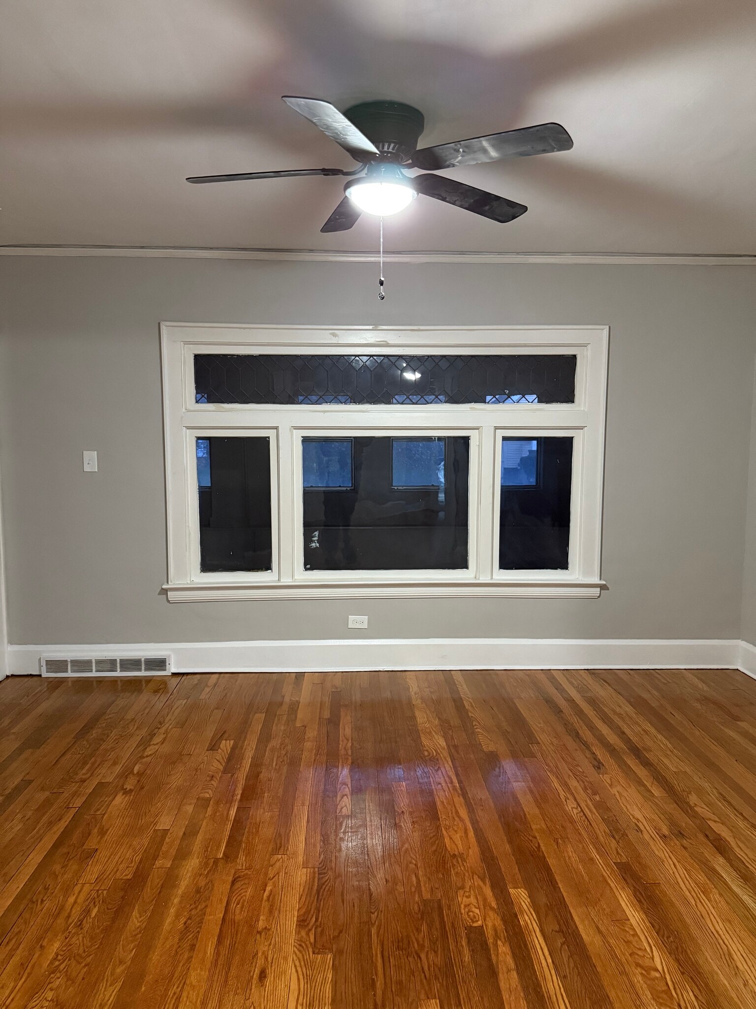 Living room - 3616 E 106th St