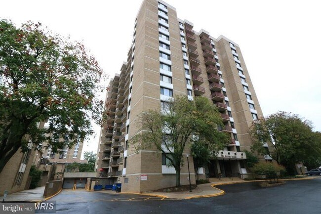 Building Photo - 118 Monroe St