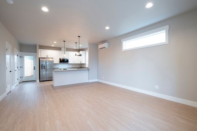 Building Photo - New Build 3 Bed, 1.5 Bath Rental Home in Centennial neighborhood!