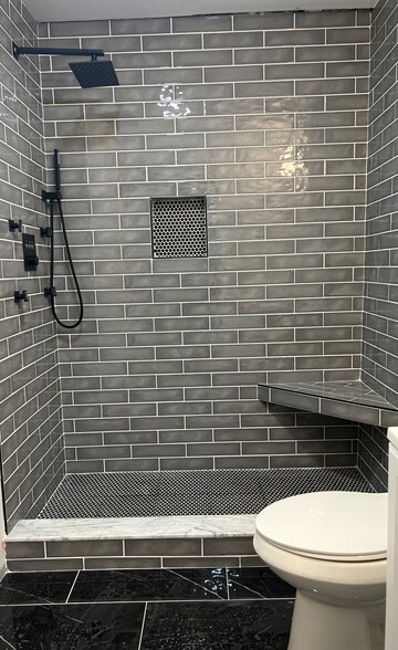 Shower w. Body Jets & Waterfall Head - 4350 Hampton Mill Pky