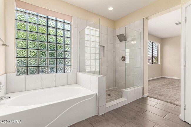 Building Photo - 6804 W Lone Cactus Dr