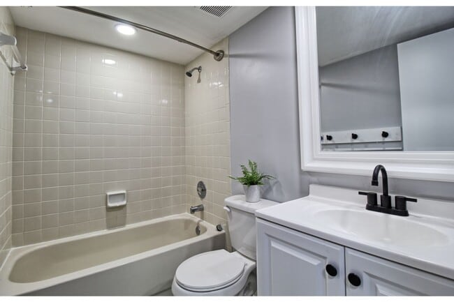 Building Photo - Gorgeous New Remodel! Pine Haven Condo in Bonita Springs!