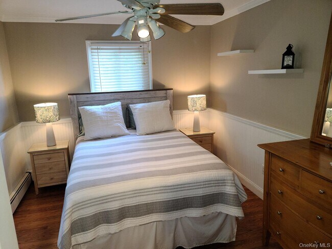 Building Photo - 62 Canoe Place Rd