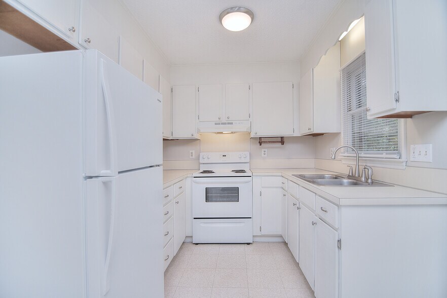 Primary Photo - 345 Sunny Hill Dr