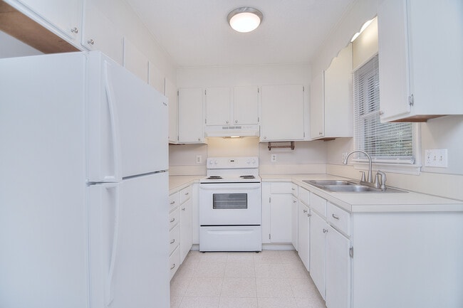 Building Photo - 345 Sunny Hill Dr