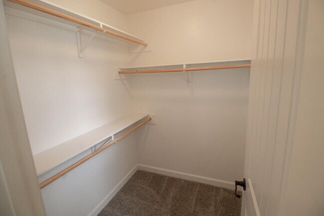 Building Photo - 7410 Oakley Dr