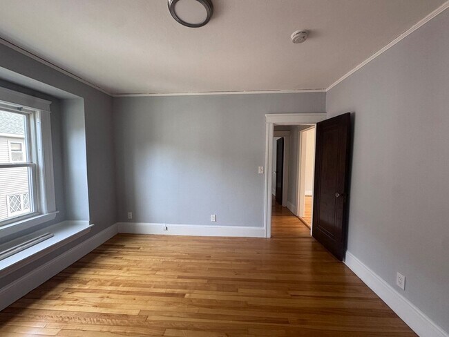 Building Photo - 398 Lovell St