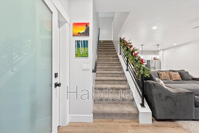 Building Photo - 917 E Bissett St