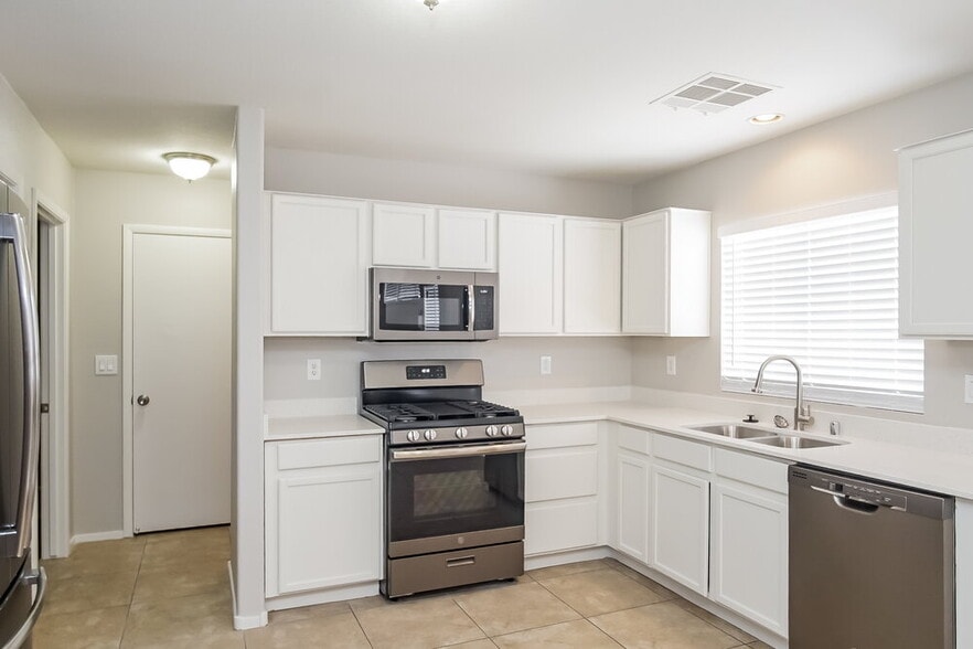 Building Photo - 5535 Black Sea Ct