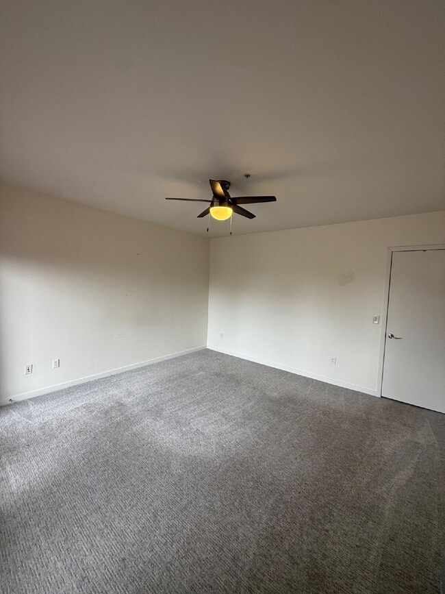 Building Photo - "Spacious 3-Bedroom Townhouse Retreat in Vibrant Denver with 2.5 Baths – 2047 Sq Ft of Modern Liv...