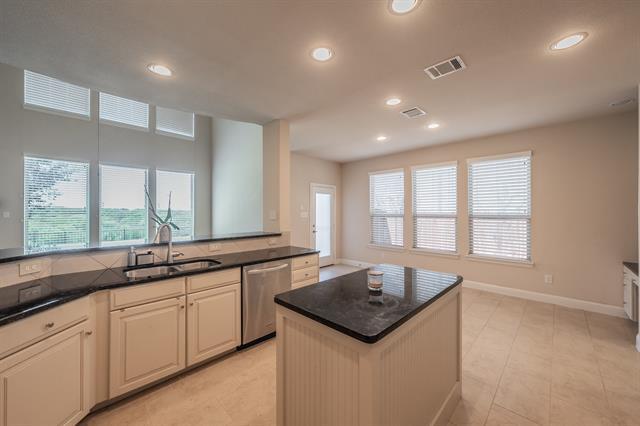 Building Photo - 15505 Bluffdale Dr