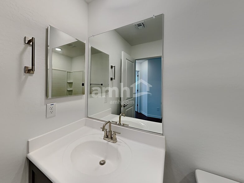 Building Photo - 831 S 150th Dr