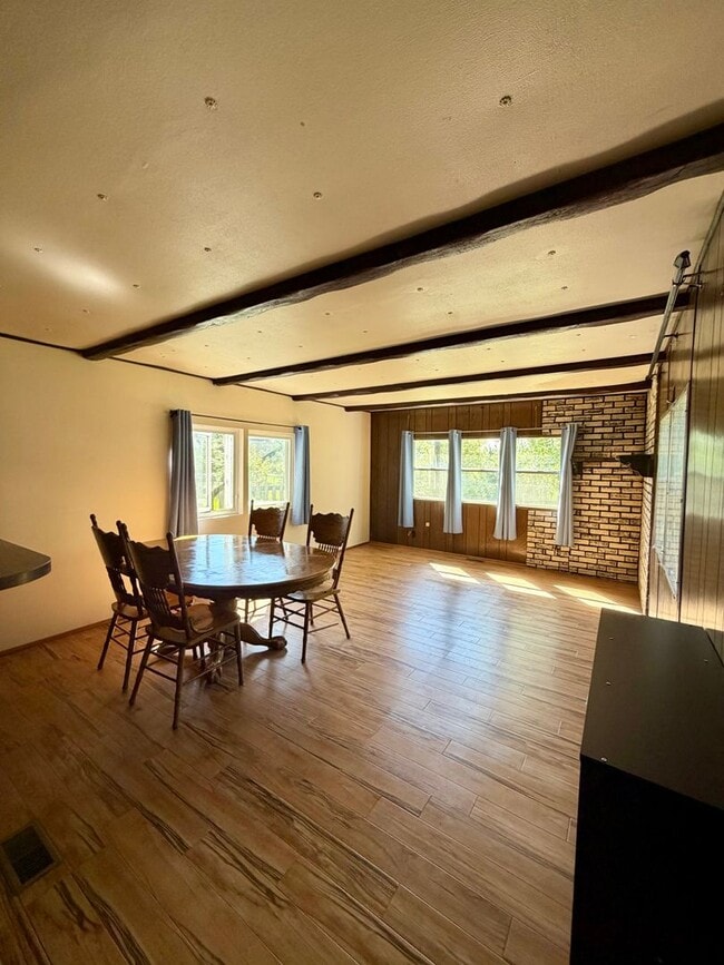 Building Photo - Cozy 3BR Home with Fenced Yard – Available Now!