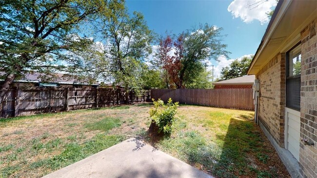 Building Photo - 1002 Hardwood Ln