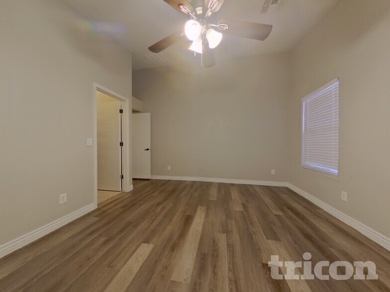 Building Photo - 16049 W Moreland St