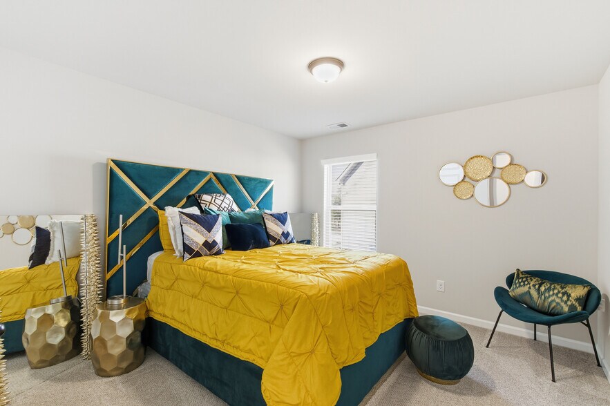 Building Photo - Room in House on Zoya Ct