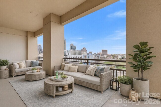 Building Photo - 701 Royal Ct