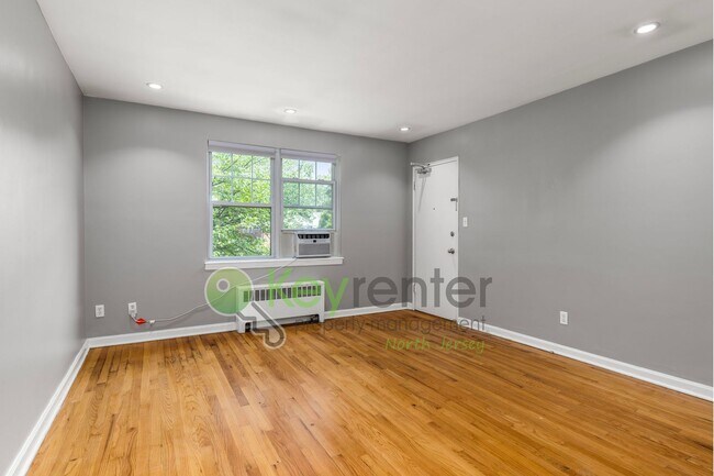 Building Photo - Quiet 2nd-Floor 1BR Condo – Updated Bath, Pet Friendly & Easy NYC Commute