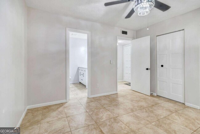Building Photo - 1065 Mariners Dr
