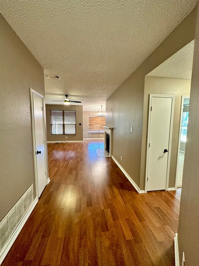 Building Photo - Single Family House in Arlington 76001