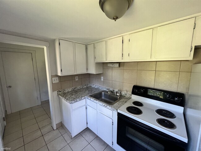 Building Photo - 2 br, 1 bath House - 24 Coolidge Street B