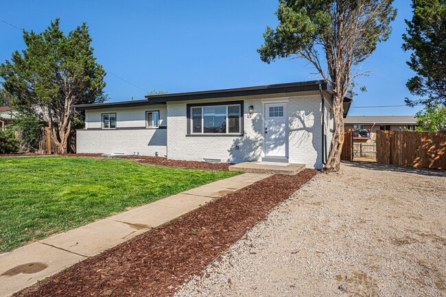 Building Photo - Spacious 6-Bed 3-Bath Home in Federal Heights/Denver