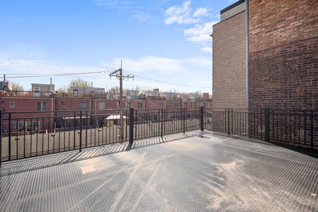 Building Photo - 1331 W Taylor St