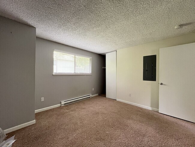 Building Photo - 4911 SW Beaverton Hillsdale Hwy
