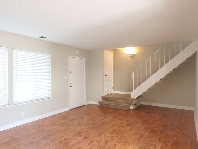 Building Photo - Spacious 2-Story Townhome, A/C, Remodeled ...