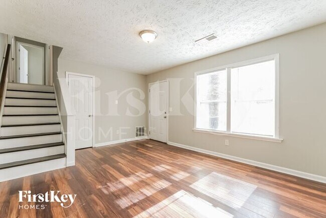 Building Photo - 680 Springhollow Ln SW