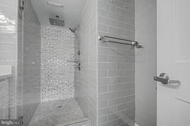 Building Photo - 768 Fairview Ave