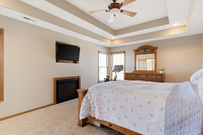 Building Photo - Home For Rent Bellevue.