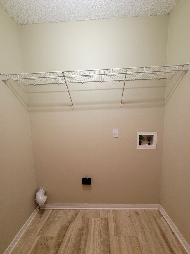 Building Photo - 8158 Heirloom Dr