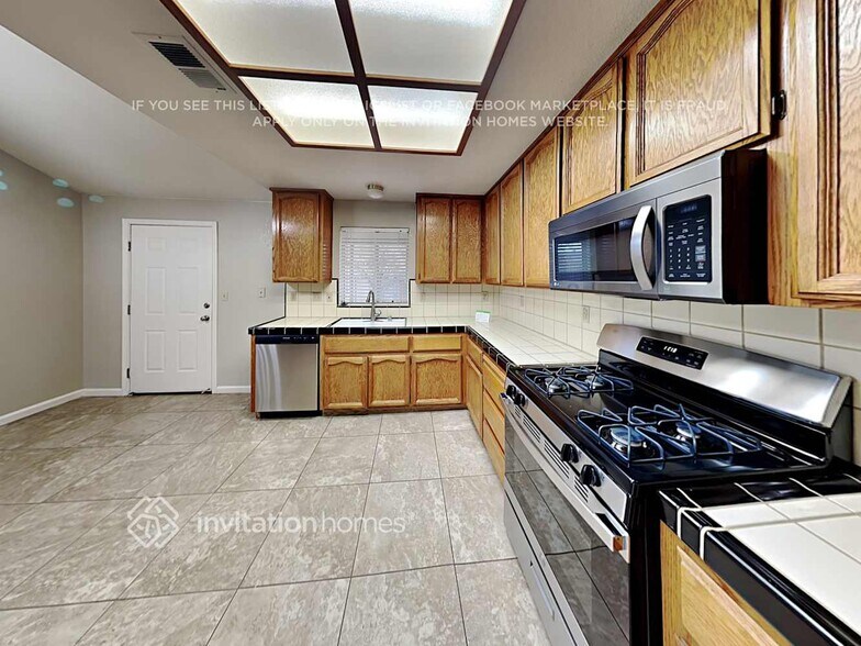 Building Photo - 106 Dolphin Way