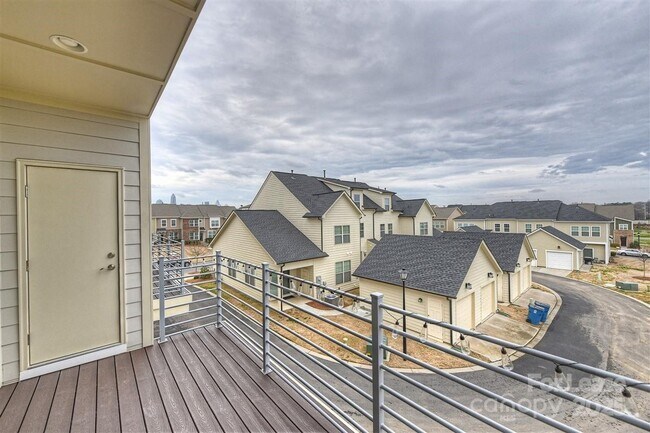 Building Photo - 2635 Statesville Ave