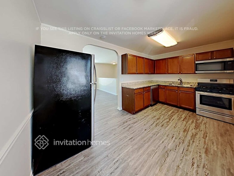 Building Photo - 108 S Spruce Ln