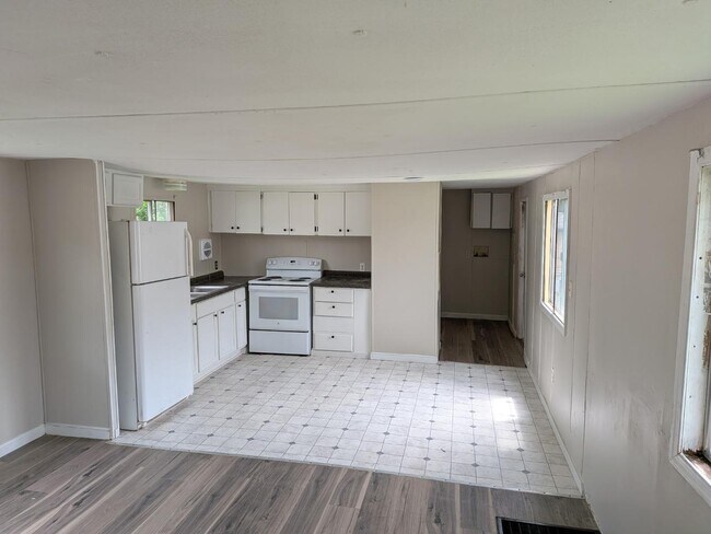Building Photo - 2400 Oaklawn Blvd
