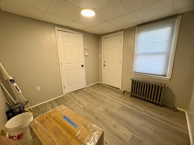 Building Photo - 643 Lincoln St