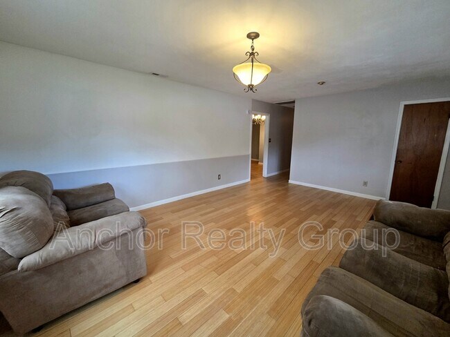 Building Photo - 14 Al St