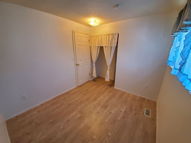 Building Photo - 3 Bed, 1.75 bath Home in Port Orchard