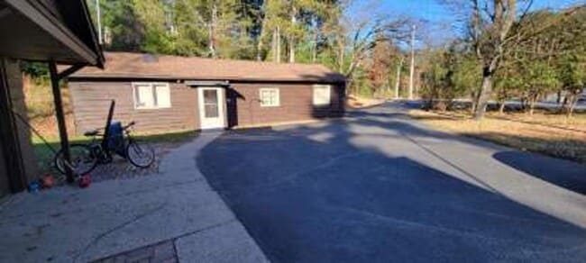 Building Photo - 3 bedroom 3 bath!!!~