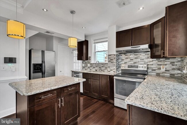 Building Photo - 1002 Chillum Rd